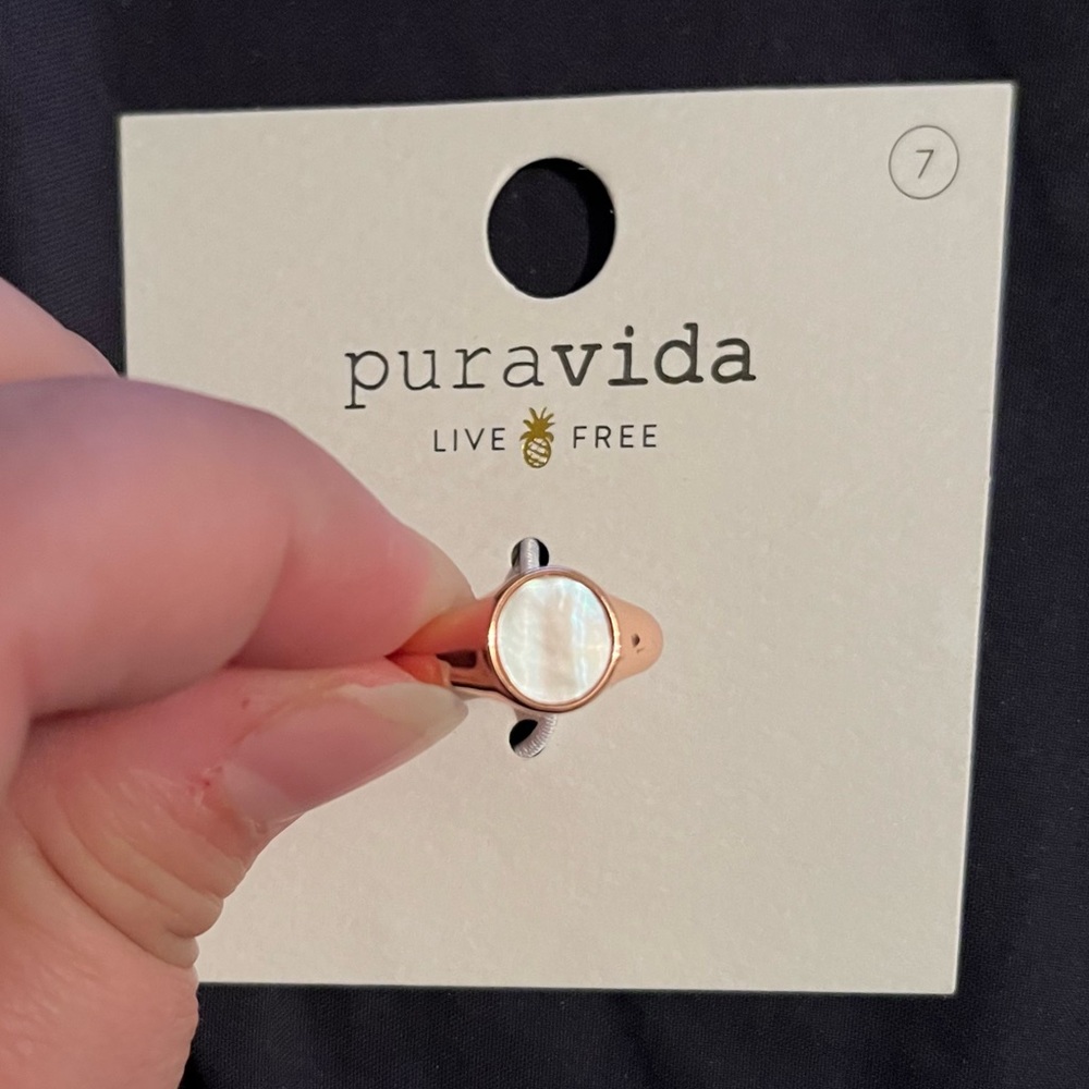 Puravida Mother of Pearl Ring